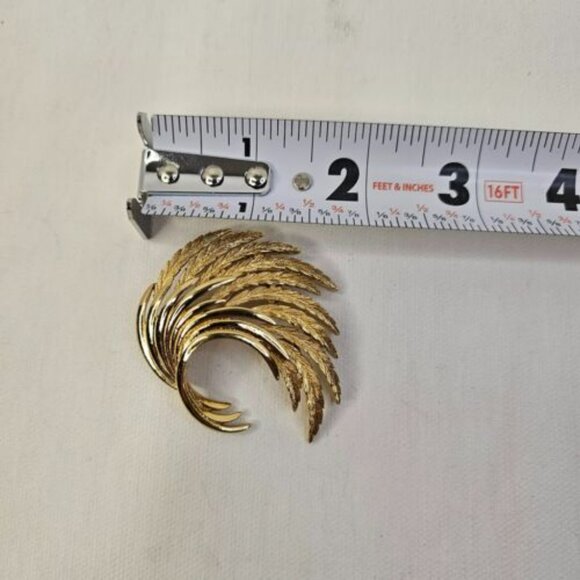 Monet Gold Tone Metal Straw Wheat Brooch Harvest Marked Pin - Picture 7 of 7